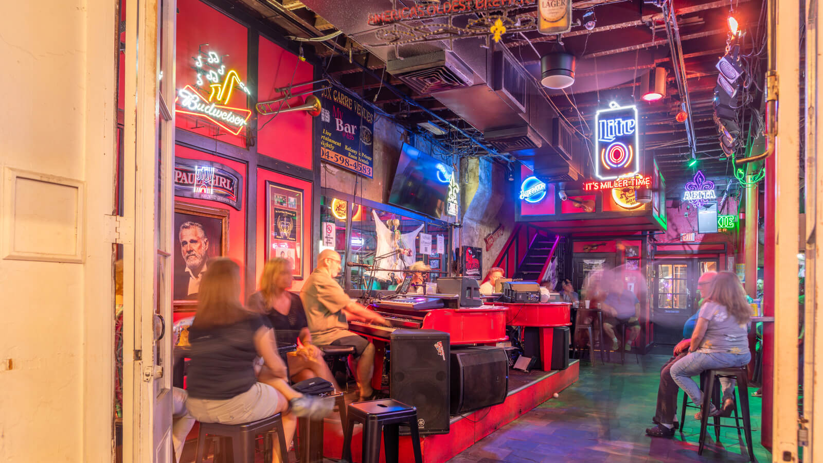 Dive Bars, Grease, and Good Judgment: A Platefolk Road Notebook